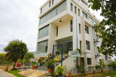 Make this your weekend getaway and get best available rates at Hotel Highnest
